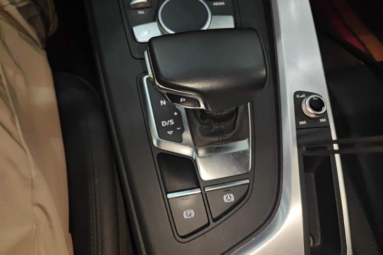 Used Audi A4L 2019 40 TFSI Fashion Edition China VI Emission Standard
