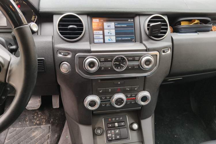 Used Land Rover Discovery 2014 3.0 SC V6 HSE Audio And AC Panel