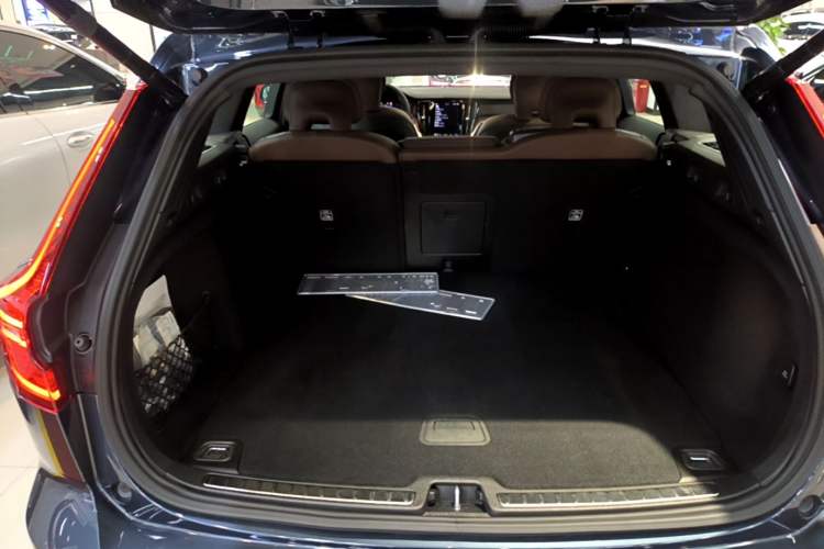 Used Volvo V60 2024 B5 Zhiyuan Luxury Edition
