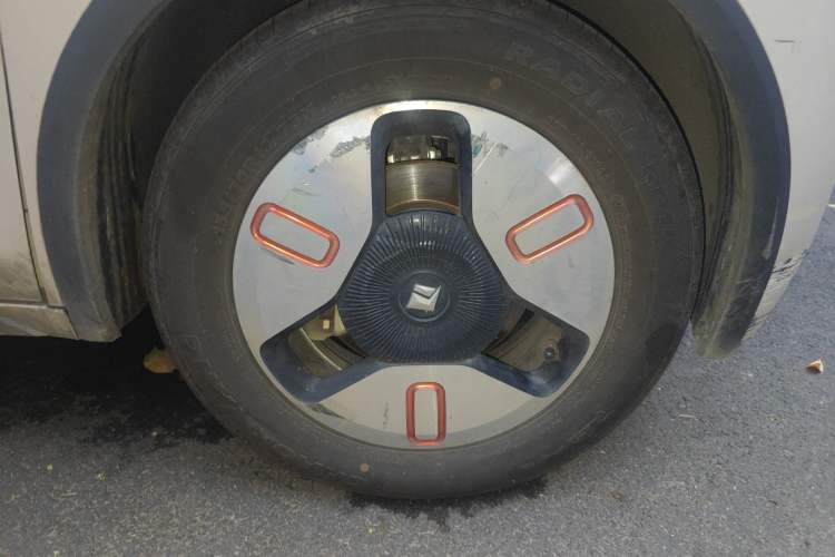 Used Baojun KiWi EV 2021 Artist Model Ternary Lithium Right Front Wheel Hub