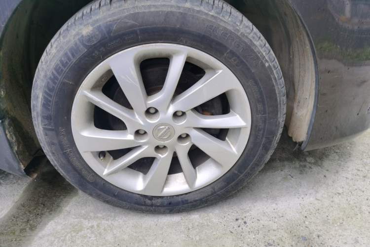Used Nissan Sylphy 2012 1.6 XL CVT Luxury Edition Right Front Wheel Hub