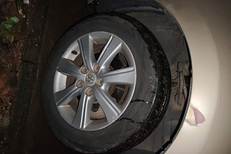 Used Toyota Verso 2011 180E CVT Elite Edition Right Front Wheel Hub