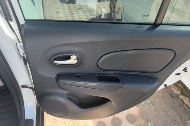 Used Venucia R50 2015 1.6L Manual Fashion Edition