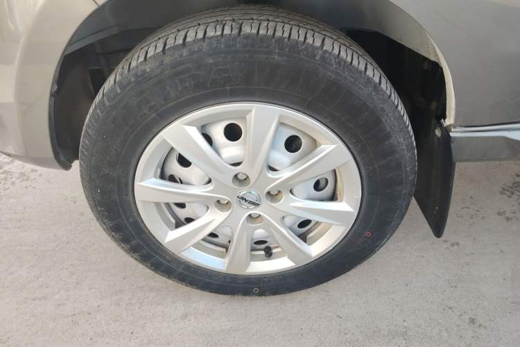 Used Jinbei New Hiace S 2023 1.5L Wealth Edition Van 2/5-Seater Non-Air-Conditioned Version SWC15M