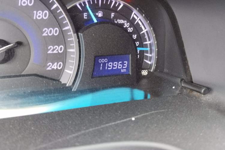 Used Toyota Camry 2016 2.0G 10th Anniversary Leading Edition Odometer Close Up