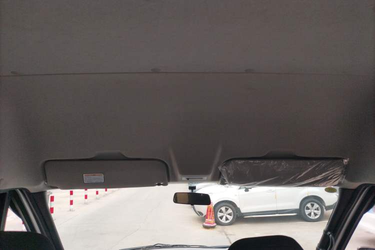 Used JMC Fushun 2025 2.0T 6MT Diesel Short-Wheelbase Mid-Roof Commercial Multi-Purpose Passenger Vehicle with 5/6 Seats
