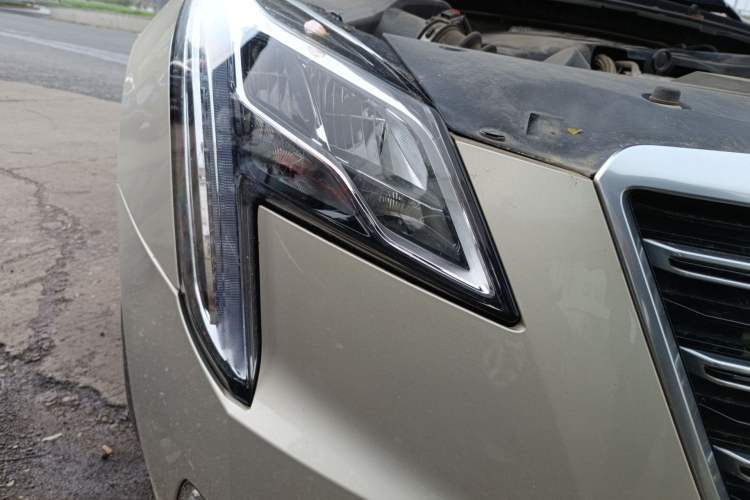 Used Cadillac XTS 2018 28T Elite Edition Right Front Headlight