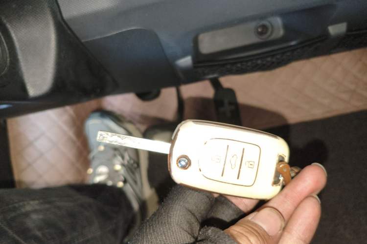 Used Wuling Hongguang MINIEV 2022 Macaron Premium Model – Lithium Iron Phosphate Vehicle Key