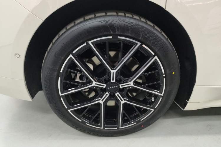 Used Zeekr 001 2026 95° All-Wheel-Drive Max Edition Right Rear Wheel Hub