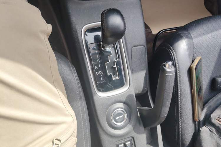 Used Mitsubishi Outlander 2014 2.4L 4x4 Deluxe Value Edition 5 Seats Gear Lever