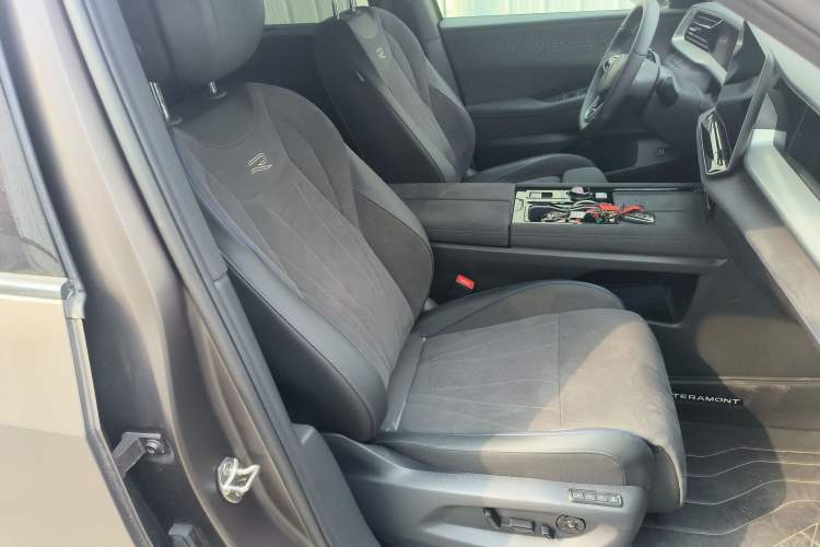 Used Volkswagen Teramont 2025 Tiguan Pro 450TSI Four-Wheel Drive Summit Edition
