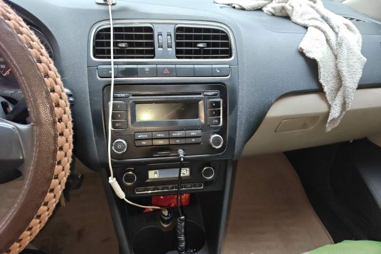 Used Volkswagen Polo 2011 1.4L Manual ZhiShang Edition
