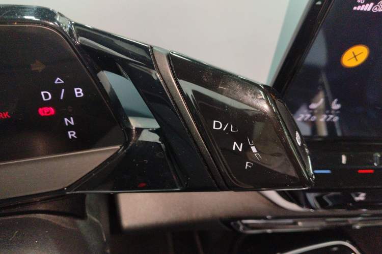 Used Volkswagen ID.4 X 2022 Pure Long-Range Version Gear Lever