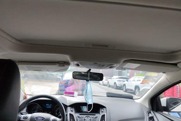 Used Ford Focus 2012 Sedan 1.6L Automatic Fashion Edition
