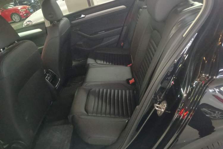 Used Volkswagen Magotan 2019 280TSI DSG Comfort Model China VI Standard Left Rear Seat