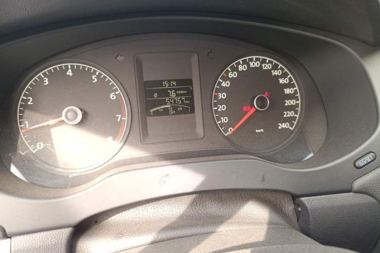 Used Volkswagen Sagitar 2014 Revised Version 1.6L Manual Comfort Edition Odometer Close Up