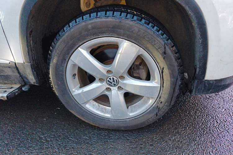 Used Volkswagen Tiguan 2012 1.8TSI Automatic Two-Wheel Drive Elite Edition Right Front Wheel Hub