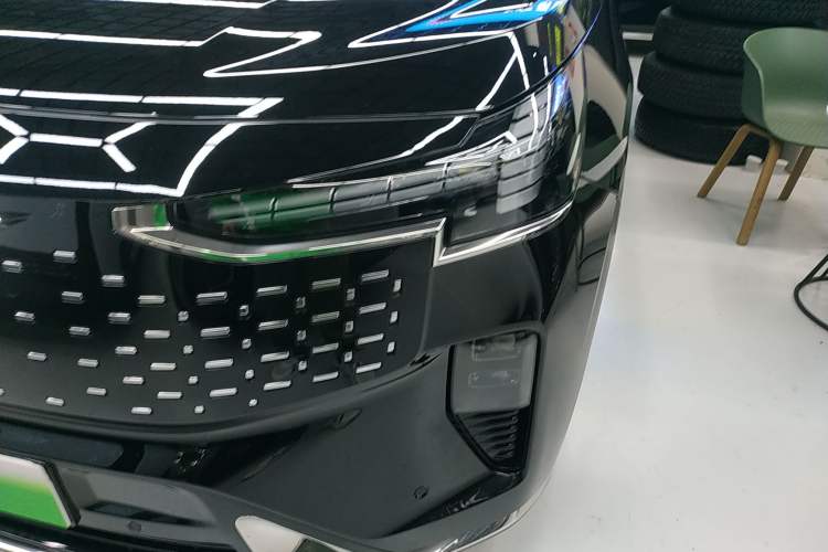 Used Volvo EM90 2025 Ultra Six-Seater