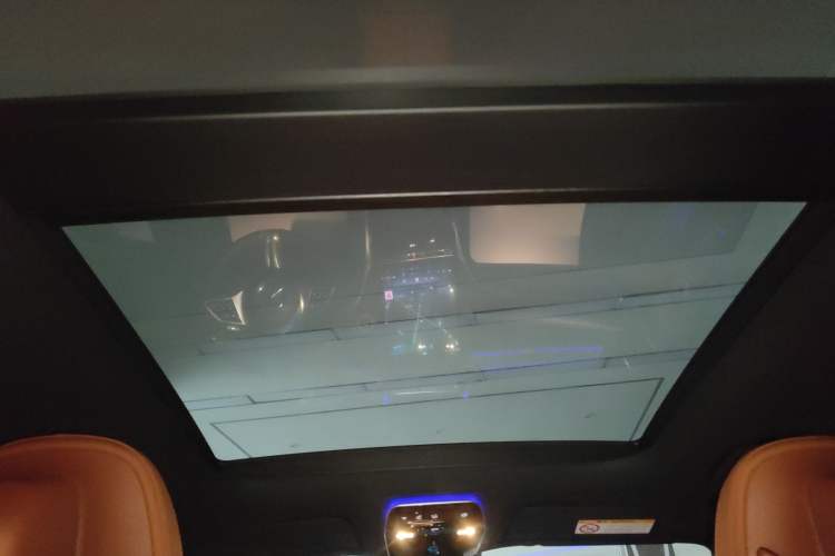 Used Mercedes-Benz GLC 2025 GLC 260 L 4MATIC Dynamic Edition Headliner