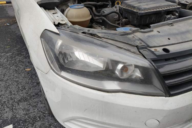 Used Volkswagen Jetta 2015 Value Edition 1.6L Automatic Fashion Version Right Front Headlight