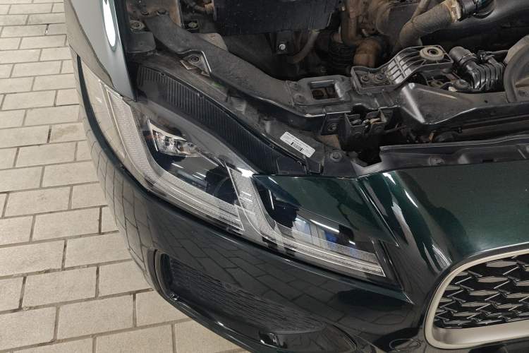 Used Jaguar XFL 2023 XFL 2.0T P250 Two-Wheel-Drive Prestige Luxury Gold Edition Right Front Headlight