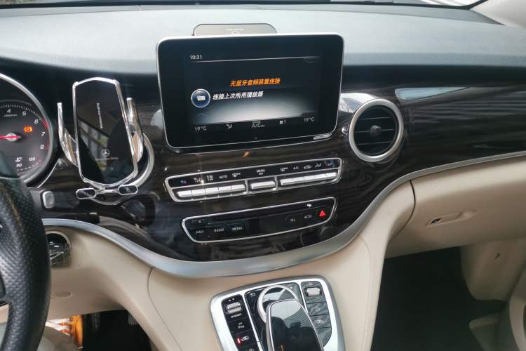 Used Mercedes-Benz V-Class 2018 V 260 Avantgarde Edition China VI Audio And AC Panel