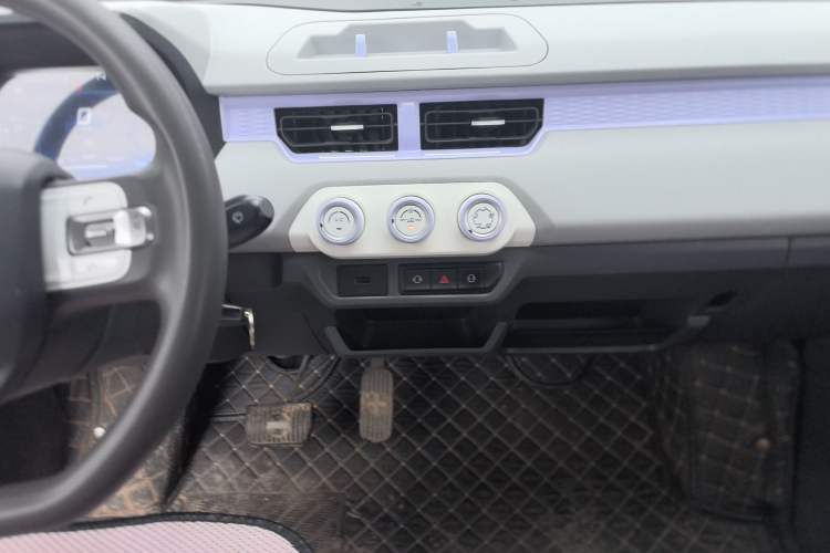 Used Chery QQ Ice Cream 2022 170km Sundae Phosphate Lithium-Ion