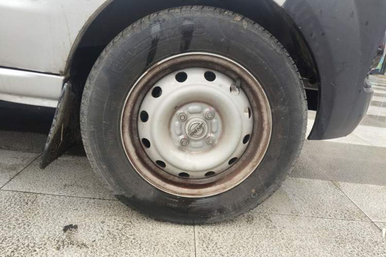 Used Jinbei Hiace X30 2021 1.5L Standard Version Air-Conditioner-Free Van China VI Emission Standard SWC15M Right Front Wheel Hub