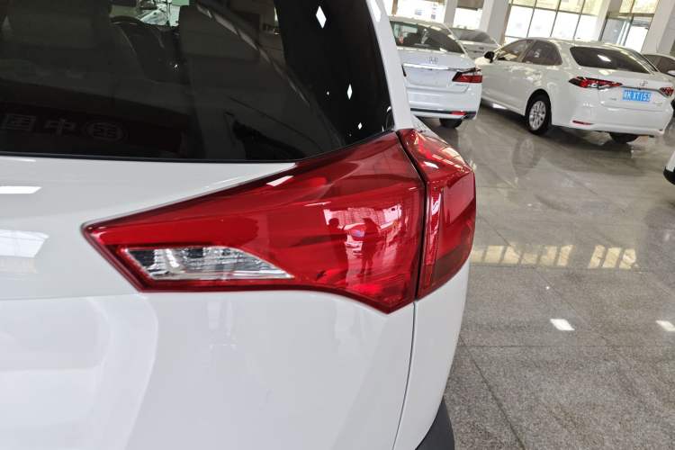 Used Toyota RAV4 2013 2.0L CVT Four-Wheel Drive New Edition
