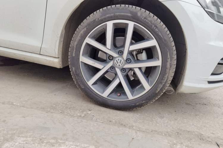 Used Volkswagen Golf 2018 230TSI Automatic Luxury Version
