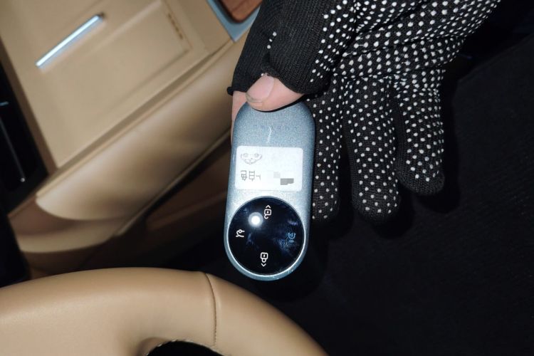 Used Hima Luxeed R7 2024 All-Electric 736 km Ultra Vehicle Key