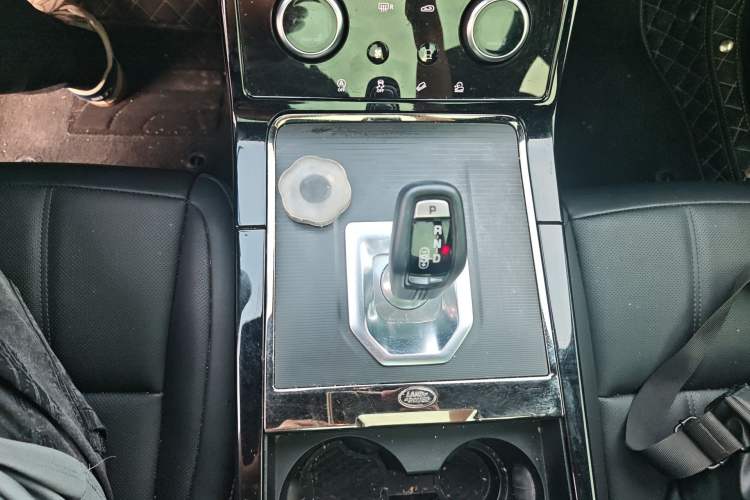 Used Land Rover Range Evoque 2020 249 PS R-DYNAMIC S Sport Edition Gear Lever