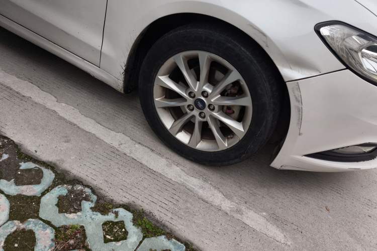 Used Ford Mondeo 2017 EcoBoost 180 Stylish Model Right Front Wheel Hub