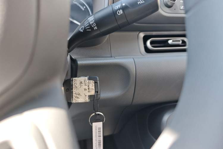 Used Wuling Hongguang New Energy 2025 Extended-Range Hybrid 50 km Utility Version Vehicle Key