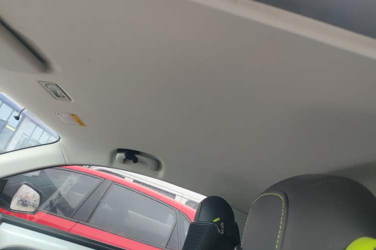 Used Roewe Clever 2021 302 km New Four-Seater Super-Efficient Version
