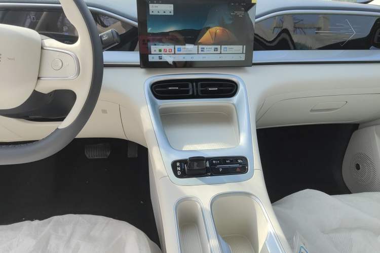 Used Geely Galaxy Geome 2025 410 km Free Version
