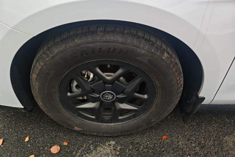 Used BYD Qin PLUS 2025 DM-i Smart Drive 55KM Leading Model Left Front Wheel Hub