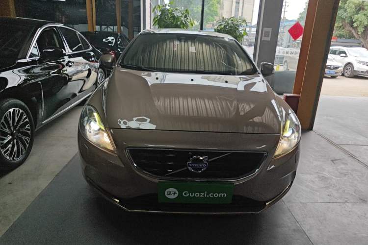Used Volvo V40 2015 1.6T Zhiyi Edition
