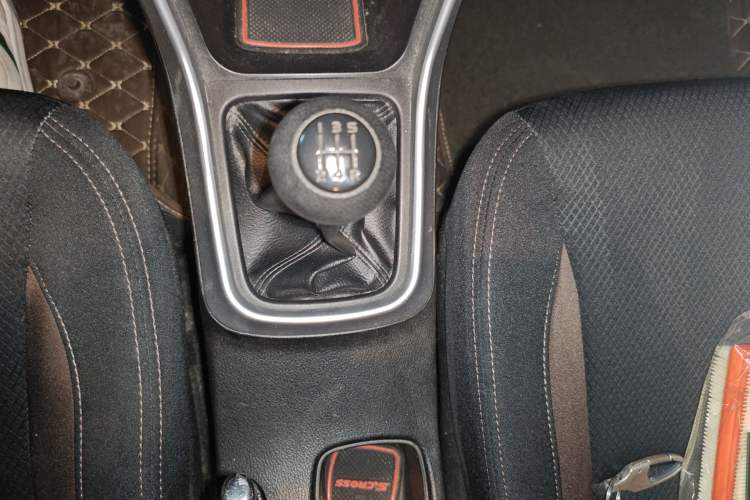 Used Suzuki Vitara S-Cross 2017 1.6L Manual Two-Wheel Drive Urban Fashion Model