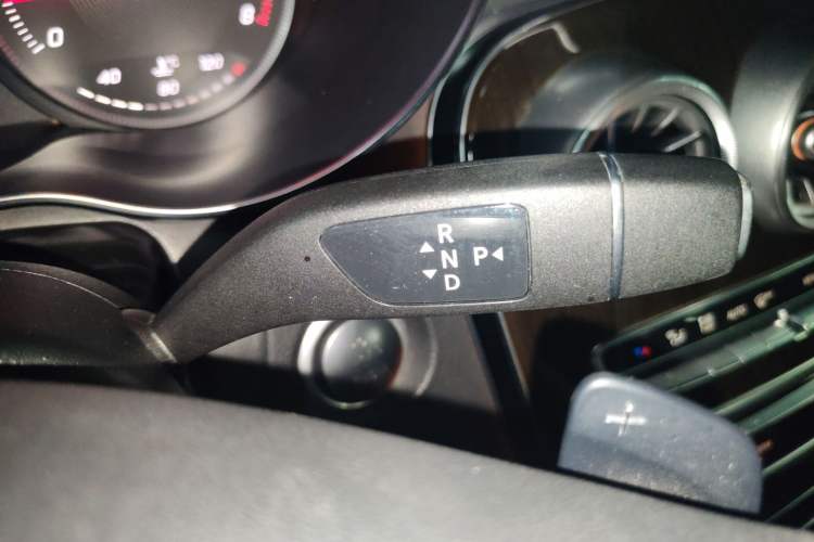 Used Mercedes-Benz GLC 2019 GLC 260 L 4MATIC Dynamic Model Gear Lever