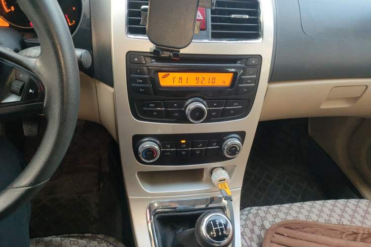 Used Brilliance H330 2013 1.5L Manual Luxury Model Audio And AC Panel