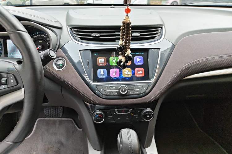 Used Chevrolet Malibu 2017 1.5T Automatic Luxury Edition Audio And AC Panel