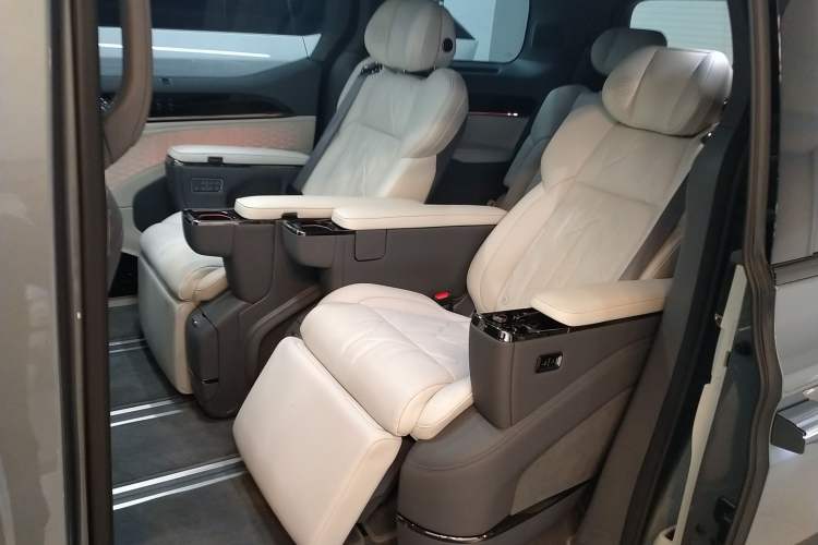 Used Zeekr 009 2024 Six-Seat Executive Version 4WD 108 kWh
