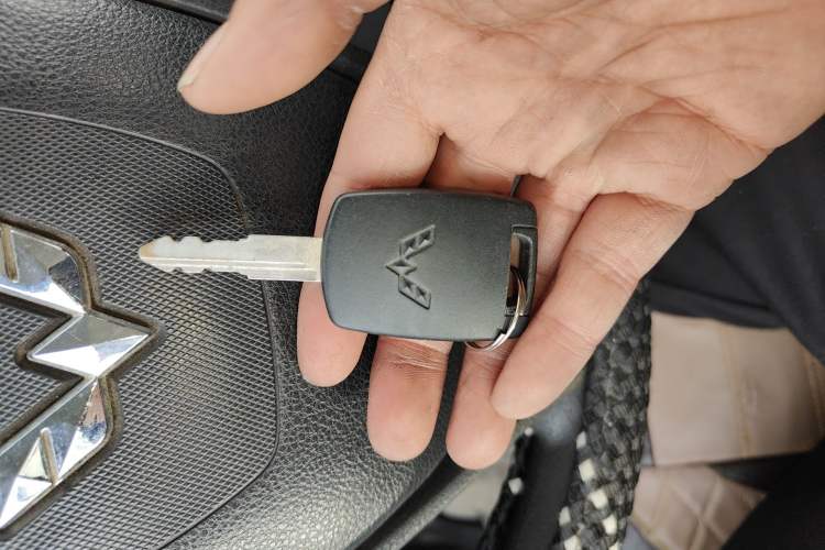 Used Wuling Rongguang V 2015 1.2L Base Version
