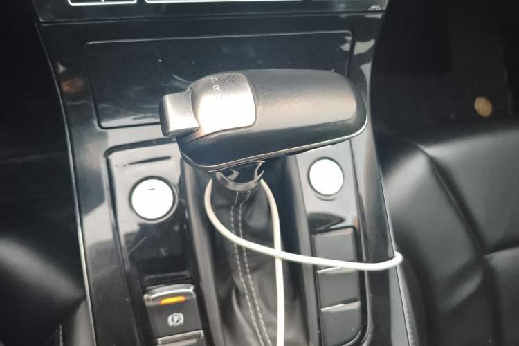 Used Hongqi H5 2018 30TD Dynamic Edition Gear Lever