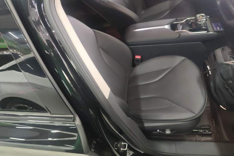 Used Hongqi E-QM5 2023 Revised Version Basic Travel Edition Right Front Seat