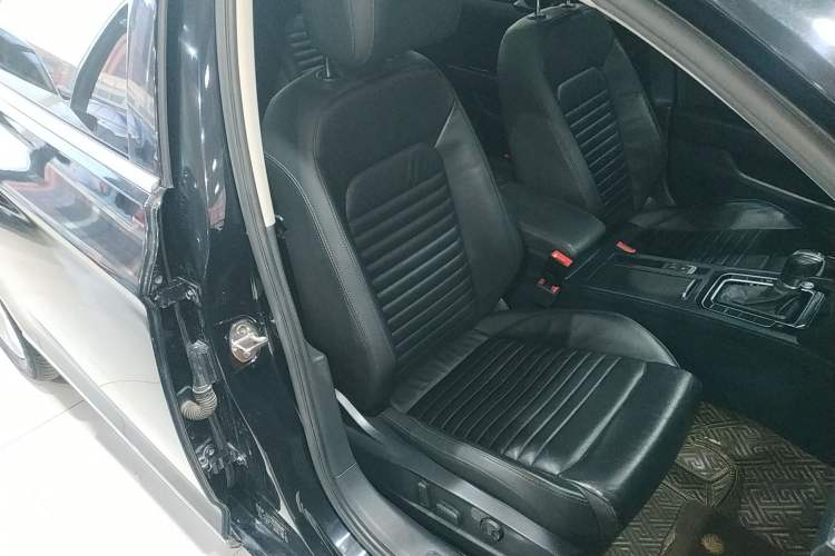 Used Volkswagen Magotan 2019 330TSI DSG Leading Edition China V Standard