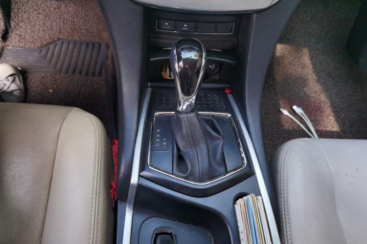 Used JMC Yusheng S350 2013 2.4T Automatic 2WD Diesel Luxury Edition 5 Seats
