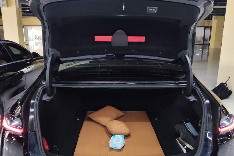 Used BMW 7 Series 2023 735Li M Sport Package Trunk