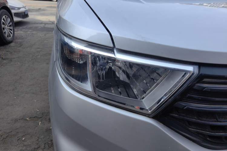 Used Wuling Hongguang V 2022 1.5L Jingqu Version Hydraulic Power Steering LAR